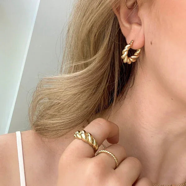 Chic golden rope dome ring for women. This textured gold jewelry adds an elegant, fashionable touch to any outfit.
