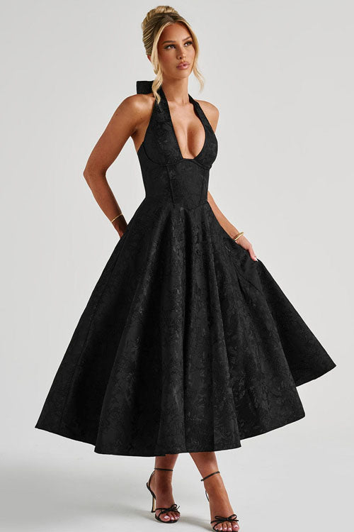 Women's halterneck formal maxi dress, an elegant evening gown for homecoming or prom.