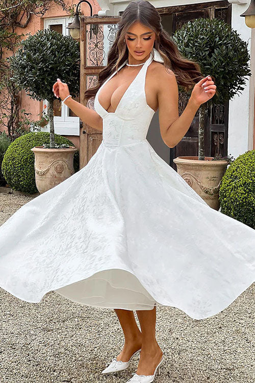 Chic homecoming halterneck maxi dress, an A-line formal gown for memorable nights.