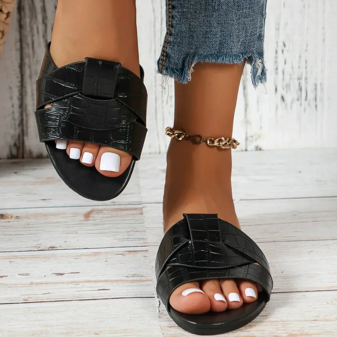 Harper women's slip-on slide sandals. Perfect for everyday wear, offering comfort and style for summer outings.