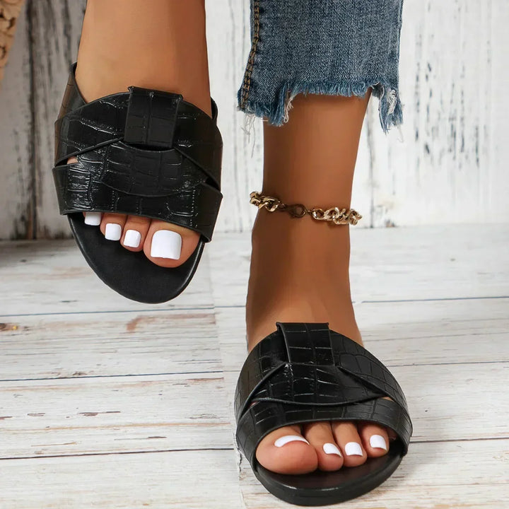 Harper women's slip-on slide sandals. Perfect for everyday wear, offering comfort and style for summer outings.