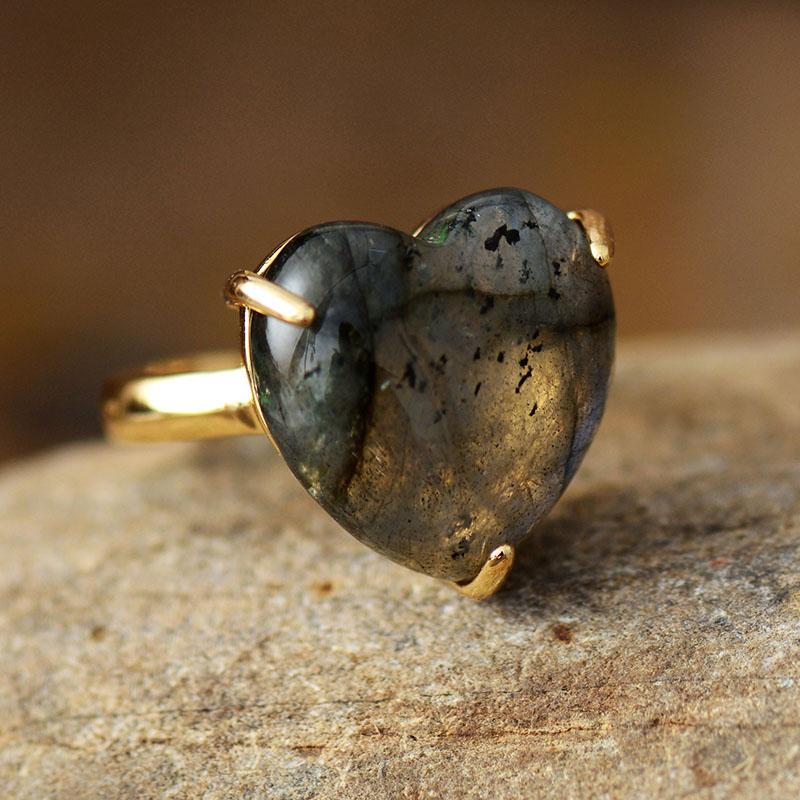 Elegant women's adjustable healing heart ring, crafted with vibrant jade gemstone. Spiritual jewelry gift.