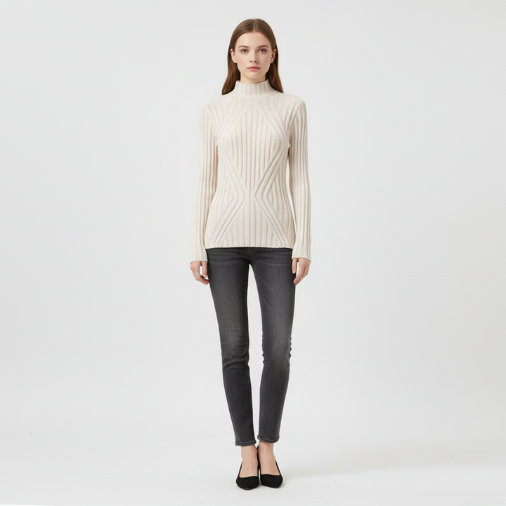 Comfortable A-line knitted jumper in a beautiful color, high collar, long sleeves