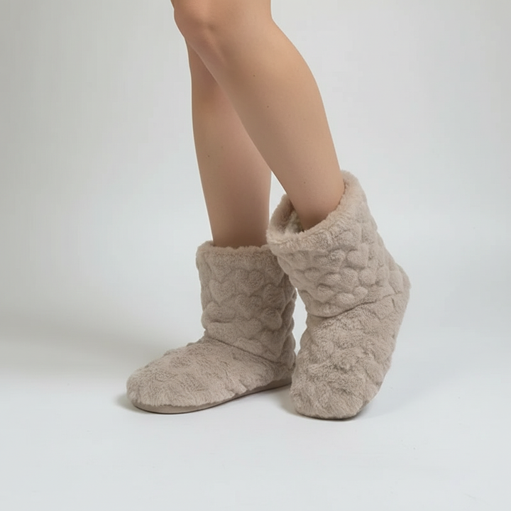 Comfortable women's high-cut winter slippers with a luxurious plush lining