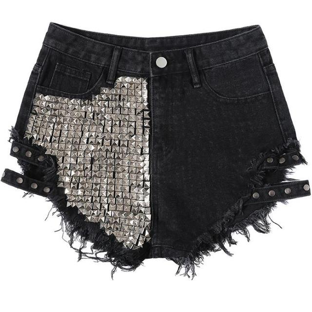 Women's high-rise casual shorts with stylish rivet details, a comfortable and versatile choice for summer fashion.
