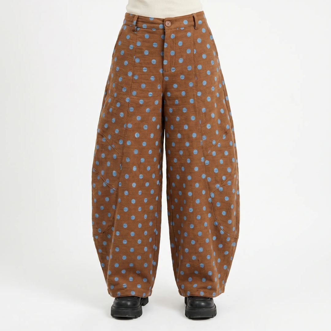 Stylish women's polka dot wide-leg barrel pants with an adjustable hem, ideal for a chic streetwear look.