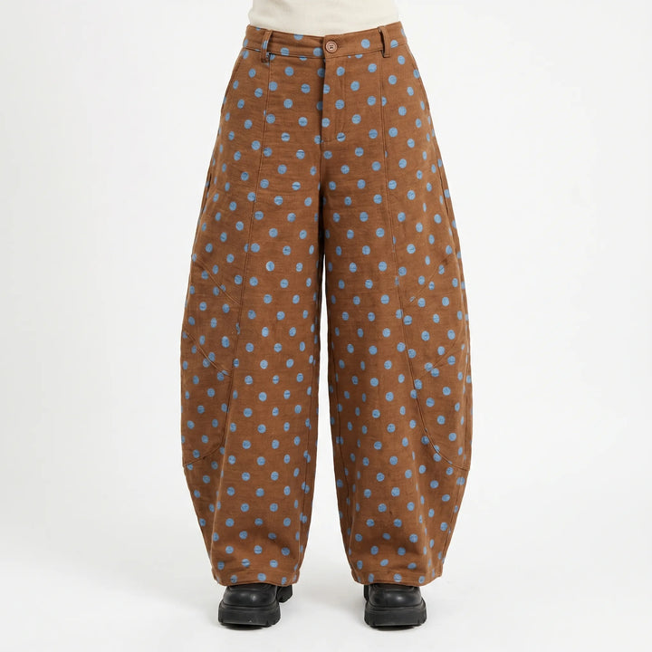 Stylish women's polka dot wide-leg barrel pants with an adjustable hem, ideal for a chic streetwear look.