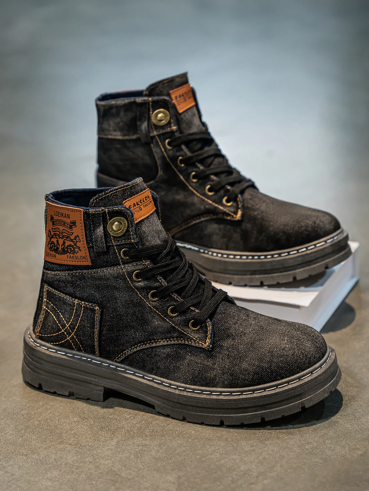 Rugged women's high-top utility boots, built for comfort and durability with a secure all-weather anti-slip sole.