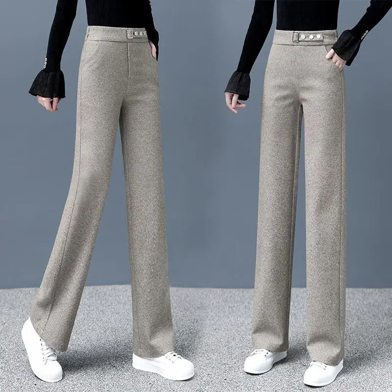 Sophisticated women's high-waist Astoria pants with a bold statement belt, enhancing formal and casual looks.
