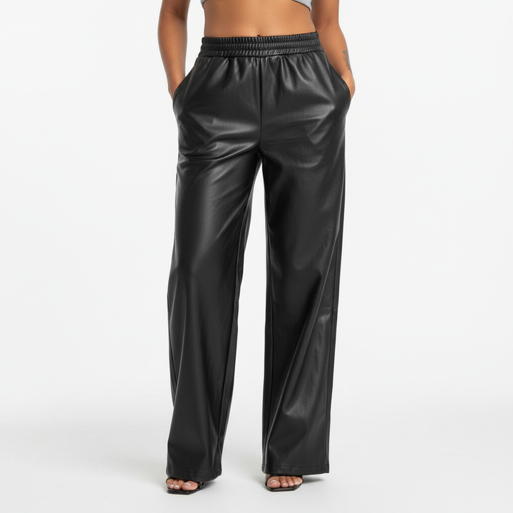 Suzy style women's baggy faux leather trousers, high waist and studded for a chic look.