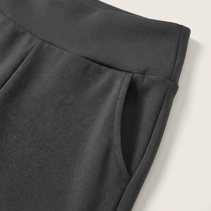Comfortable women's high-waist flared pants, perfect for athletic activities or casual wear