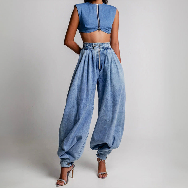 Fashionable women's high-waist pleated balloon-leg pants, a comfortable statement piece for everyday style.