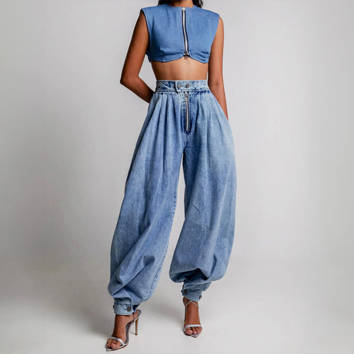 Fashionable women's high-waist pleated balloon-leg pants, a comfortable statement piece for everyday style.
