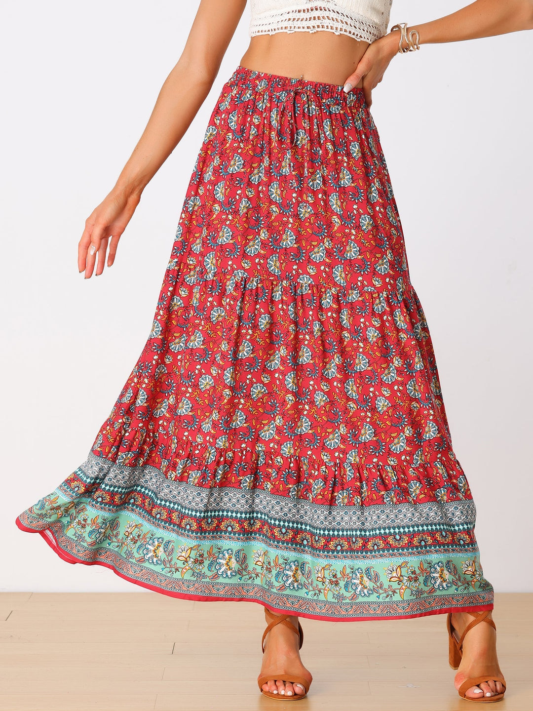 Casual women's printed maxi skirt, high waist, flowing fabric and a chic side slit.
