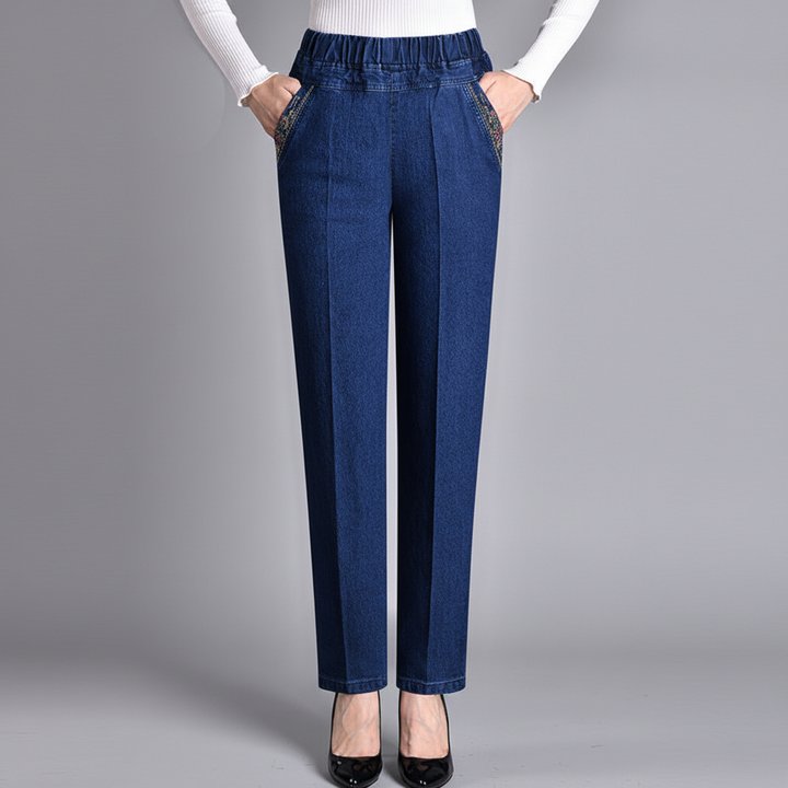 Fashionable women's push-up straight leg jeans, perfect for casual winter outfits and all seasons.