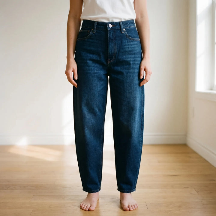 Women's high-waist relaxed barrel-leg pants in a versatile, comfortable design, perfect for casual fashion.