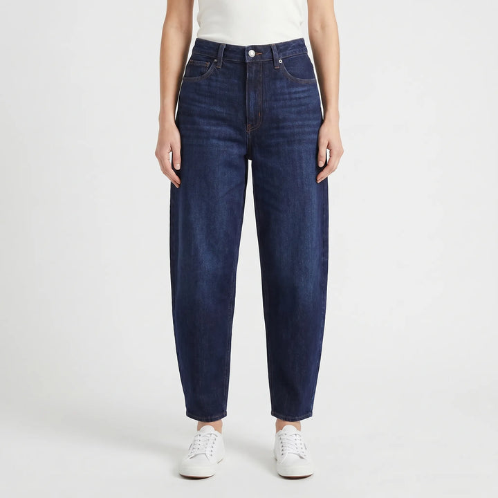 Comfortable women's high-waist relaxed fit barrel-leg pants, a modern and versatile choice for everyday wear.