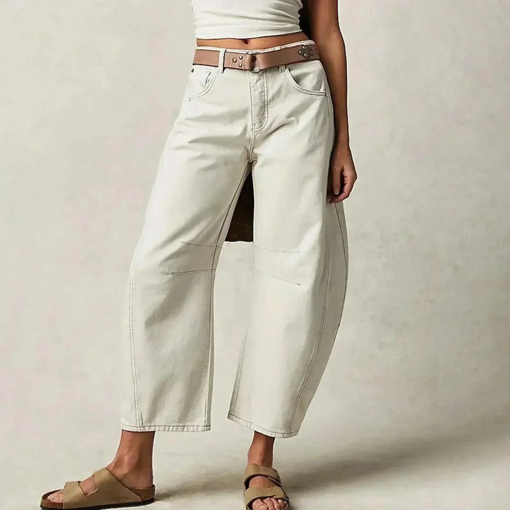 Versatile women's wide leg jeans with a high waist and relaxed fit, ideal for daily fashion.