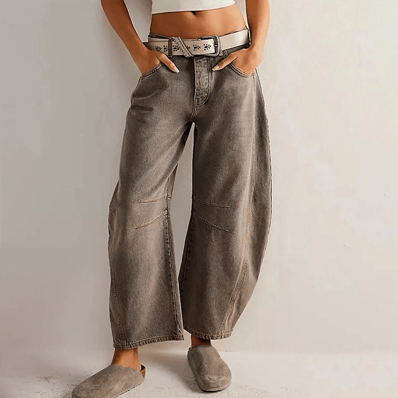 Everyday women's high-waisted wide leg jeans, featuring a relaxed fit for ultimate comfort.