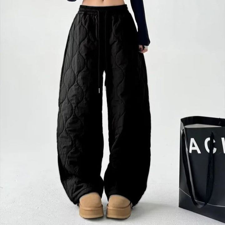 Women's high-waist wide-leg pants in a cozy fabric. Perfect for comfortable, relaxed everyday style.