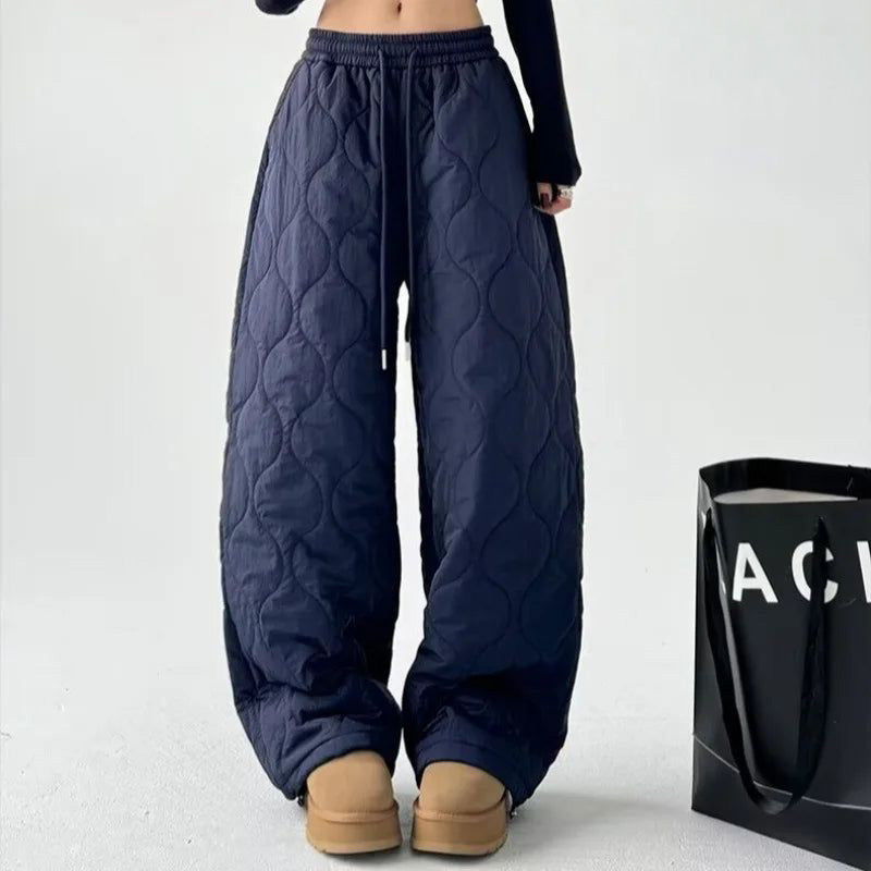 Stylish women's wide-leg high-waist pants in classic black for effortless casual wear. Soft & fashionable.