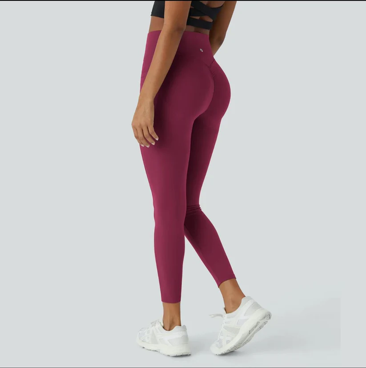 Athletic high-waisted push-up yoga pants, designed for shaping & comfort, ideal for workouts.