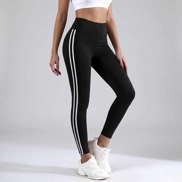 Women's athletic seamless leggings, high-waisted and breathable for all seasons