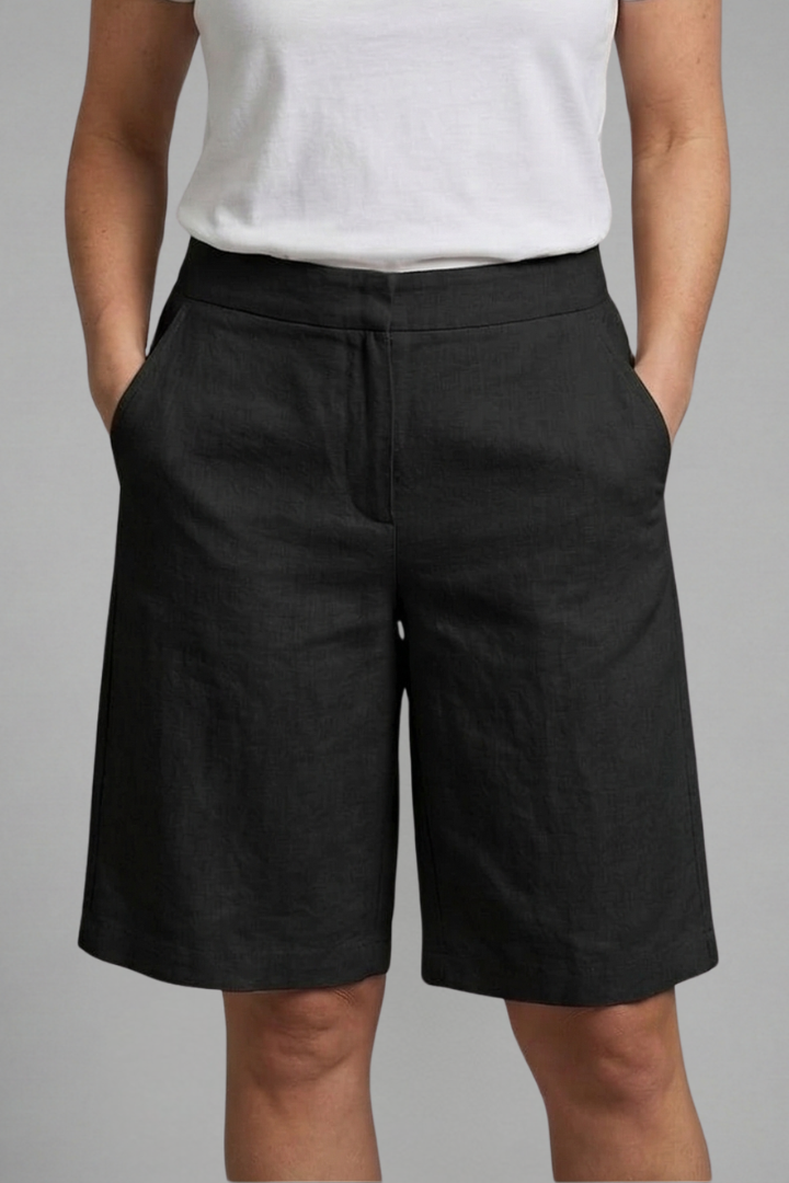 Chic high-waisted women's shorts, offering a comfortable, versatile look for any summer occasion.