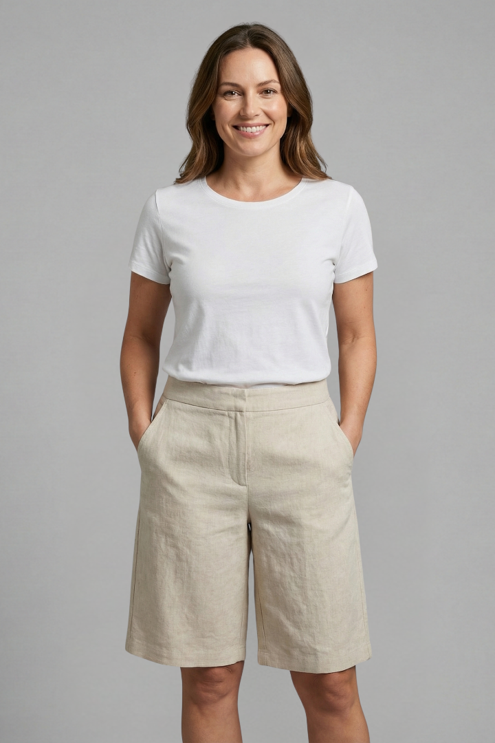 Versatile women's high-waisted tailored shorts, perfect for comfortable and chic spring summer fashion.