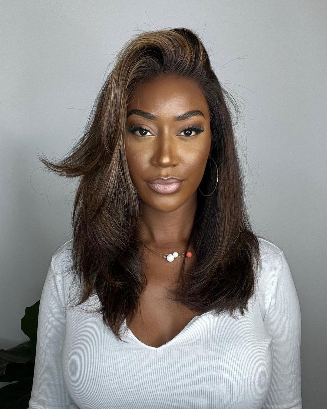 Women's human hair wig: realistic lace front, dark brown base with stunning blonde highlights, wavy & full.