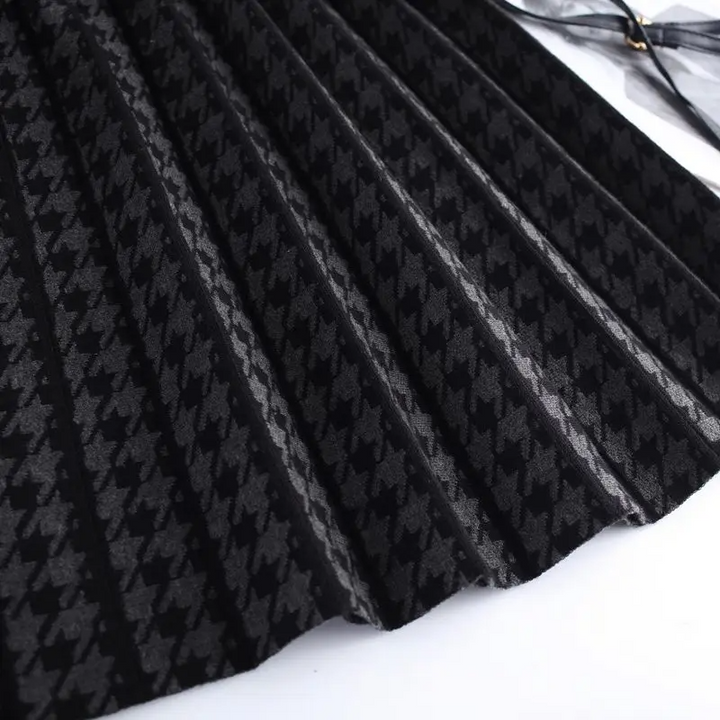Stylish women's A-line midi skirt, houndstooth print & pleats. High-waist for elegant office or sophisticated fall fashion.
