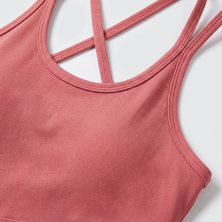 Athletic woman wearing light purple breathable elastane training crop top during a workout