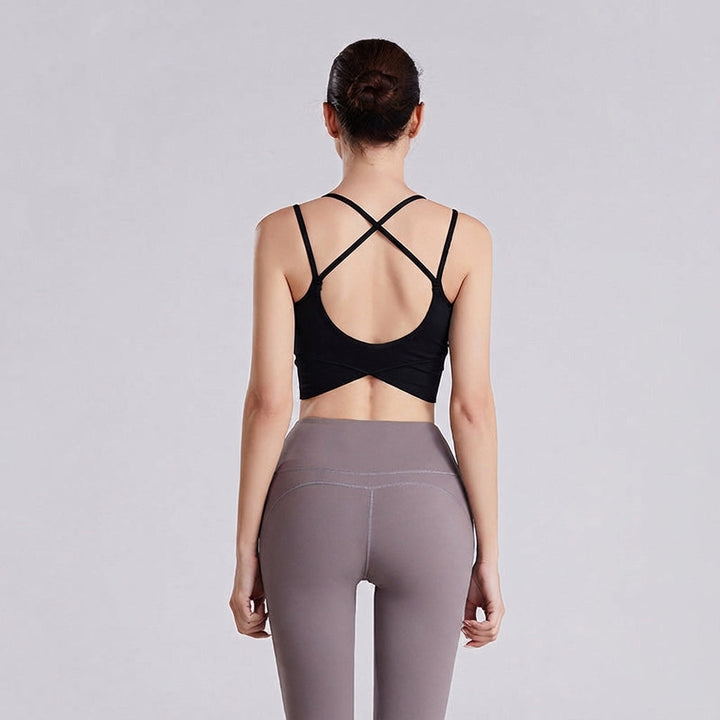 Stylish women's Iris training crop top, soft elastane fabric, perfect for gym and activewear