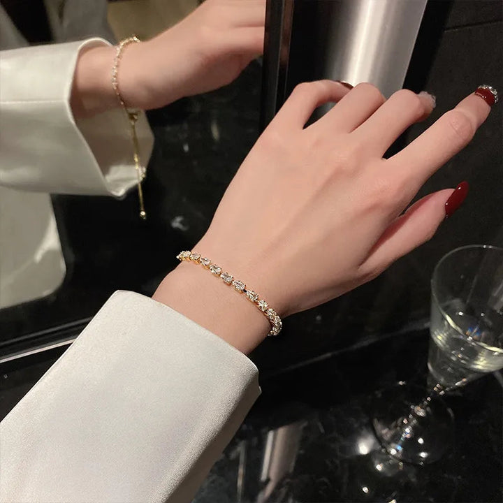 Elegant gold-plated women's bracelet, Irish Celtic design, perfect gift for her. Adjustable and stylish jewelry.