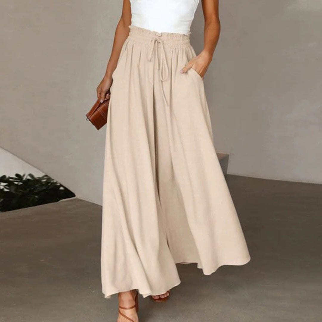 Casual chic Women's Isla high waist wide leg trousers. Enjoy comfort and a flattering fit for versatile styling.