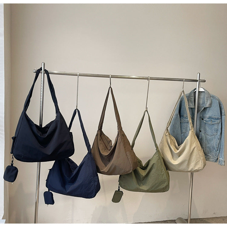 Versatile women's crossbody bag, chic & durable, great for everyday essentials.