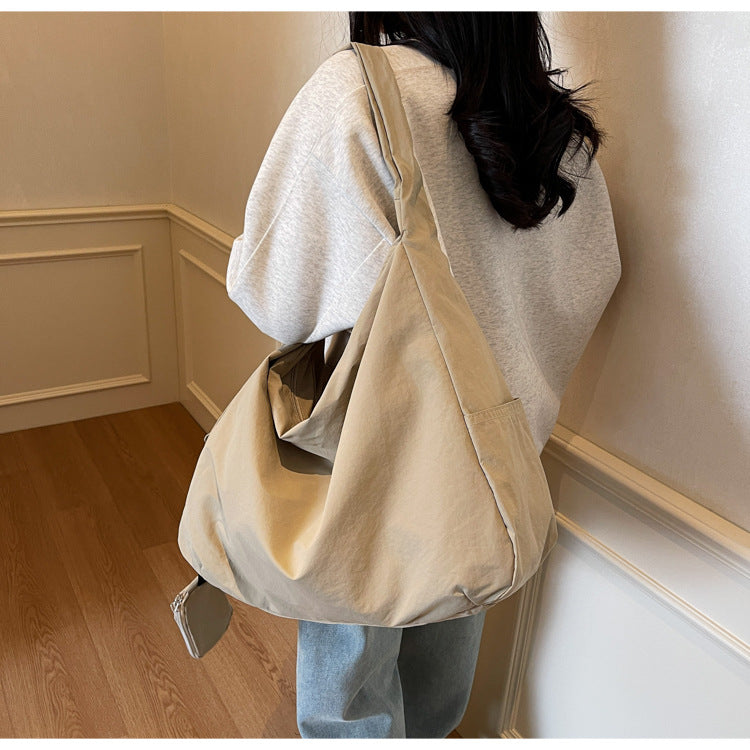Casual large capacity shoulder bag for women, perfect for travel & daily fashion.