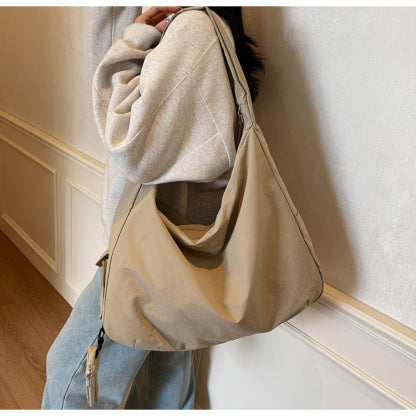 Chic women's everyday bag, large capacity crossbody style, for convenience & style.