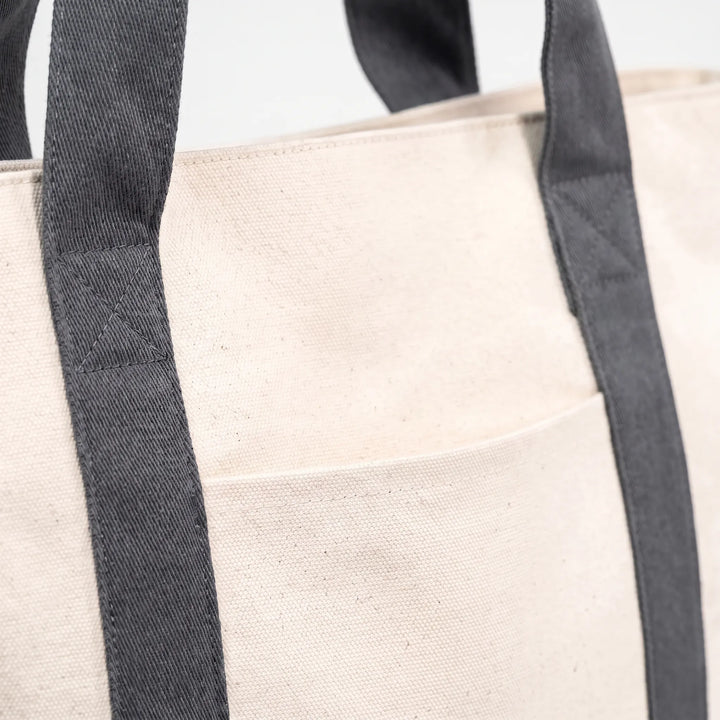 Stylish everyday large tote bag with secure zip closure, versatile for women's daily essentials.