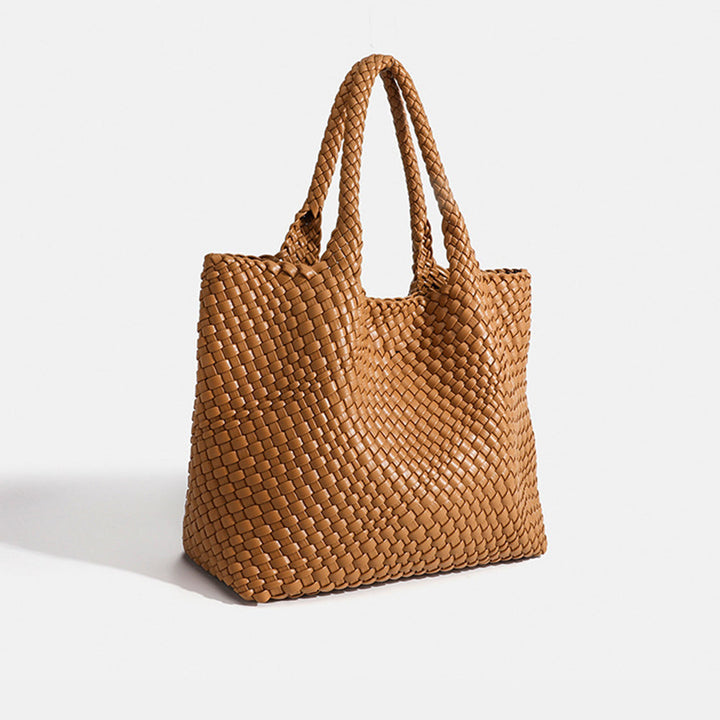 Stylish women's large woven shoulder bag, a versatile daily carryall & fashion accessory.
