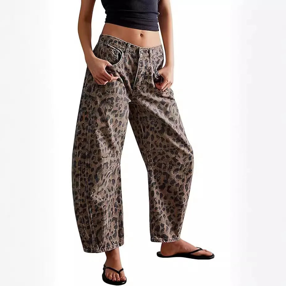 Comfortable women's leopard print barrel jeans, relaxed fit, mid-rise, perfect for a vintage casual look.