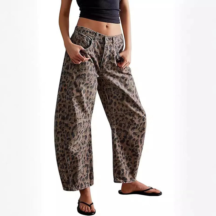 Comfortable women's leopard print barrel jeans, relaxed fit, mid-rise, perfect for a vintage casual look.