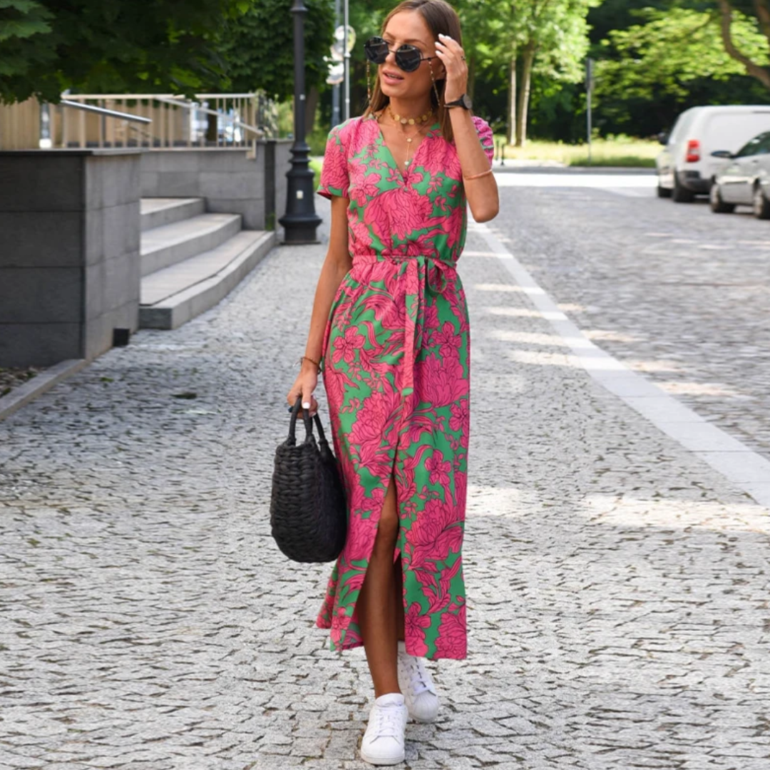 Elegant women's sleeveless summer dress. Perfect for an airy, comfortable, and versatile spring look.