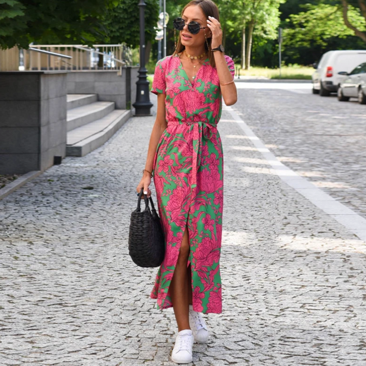 Elegant women's sleeveless summer dress. Perfect for an airy, comfortable, and versatile spring look.