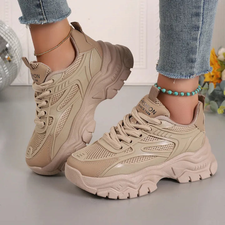Stylish women's comfort sneakers, perfect for everyday fashion and light activities.