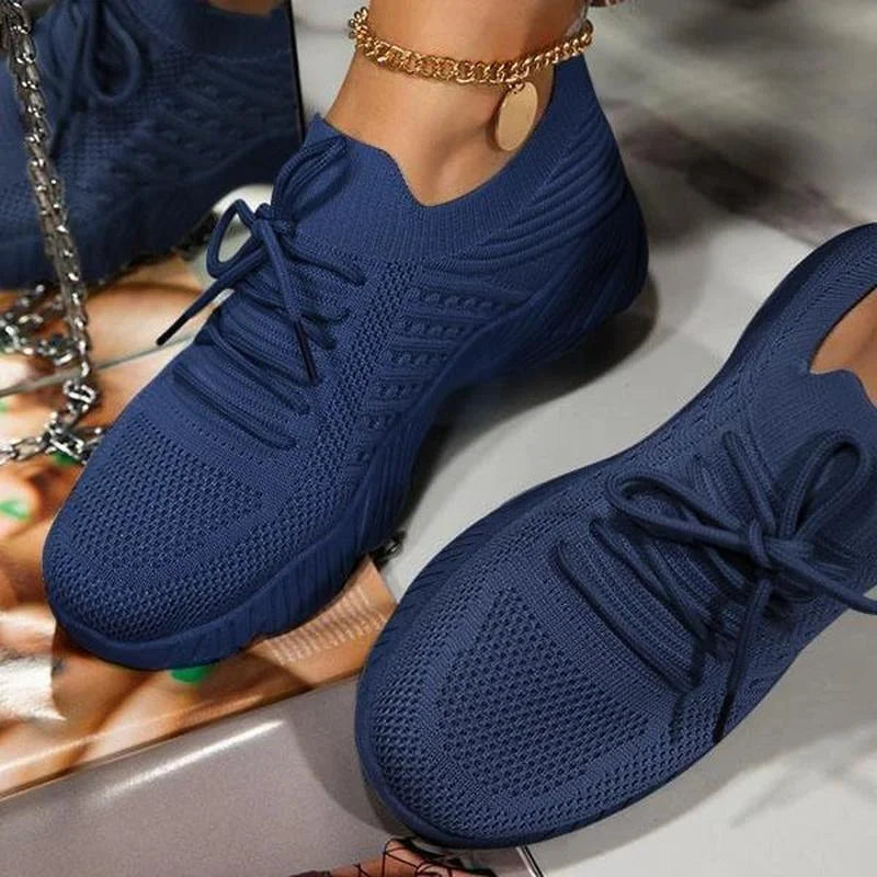 Versatile women's casual sneakers, lightweight and breathable for everyday comfort and activity.