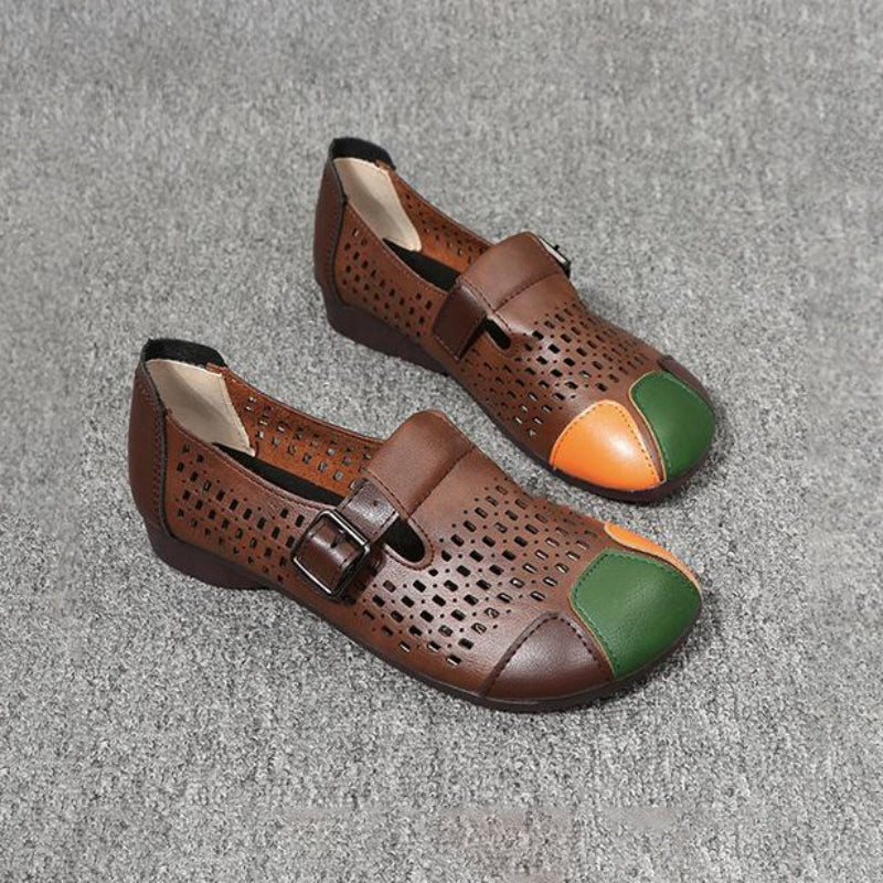 Women's buckle sandals, lightweight and perfect for relaxed summer days.