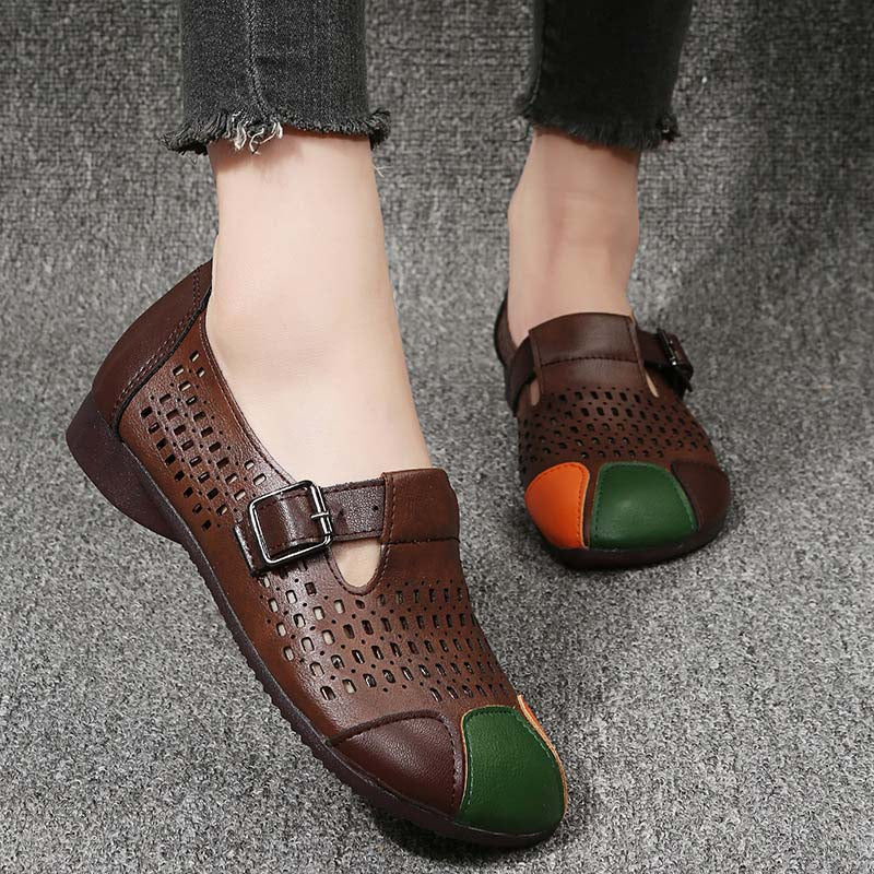 Women's flats with buckle, providing comfortable and trendy summer footwear.