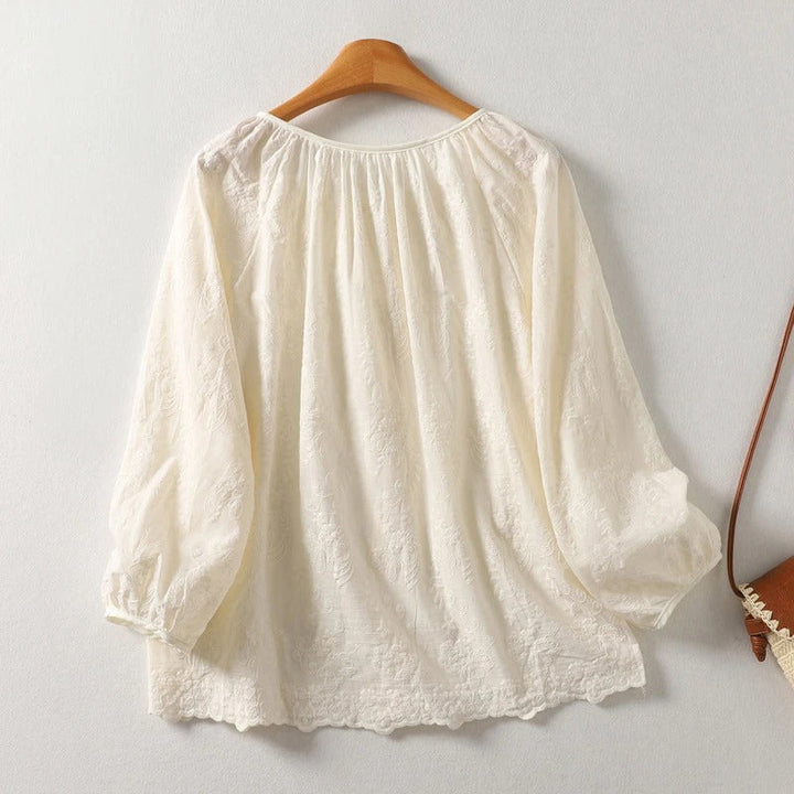 Comfortable women's scalloped blouse, perfect for summer. Lightweight embroidered top for casual elegance.