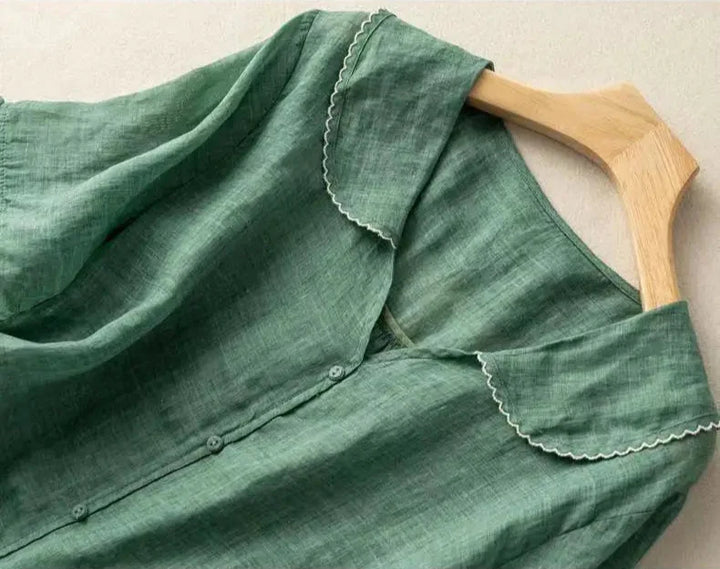 Stylish women's linen top, ideal for a casual chic look. Lightweight and breathable for summer comfort.